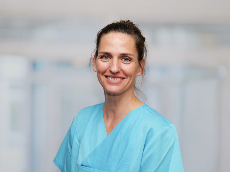 Portraitfoto Dr. Annette Hennigs, Leitende Ärztin Infektiologie im Albertinen Krankenhaus in Hamburg