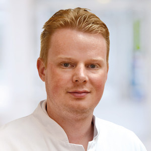 Portrait Oliver Ahlbrecht, Oberarzt, Gefäßchirurgie, Albertinen Herz- und Gefäßchirurgie, Albertinen Krankenhaus, Hamburg-Schnelsen
