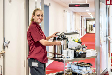 Servicepersonal, Wahlleistungsstation, Albertinen Krankenhaus, Albertinen Herz- und Gefäßzentrum, Standort Hamburg-Volksdorf