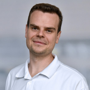 Portrait Julian Brätz, Oberarzt Kardiologie, Albertinen Herz- und Gefäßzentrum, Albertinen Krankenhaus, Hamburg-Schnelsen