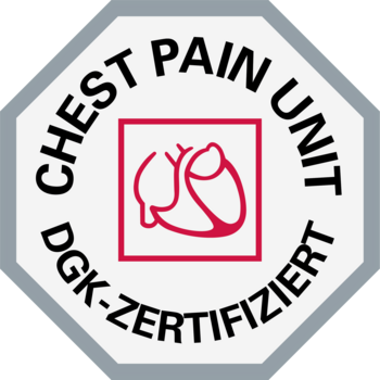 Silberfarbenes, sechseckiges Logo mit einer mittigen roten Grafik und dem Text "Chest Pain Unit - DKG-zertifiziert"